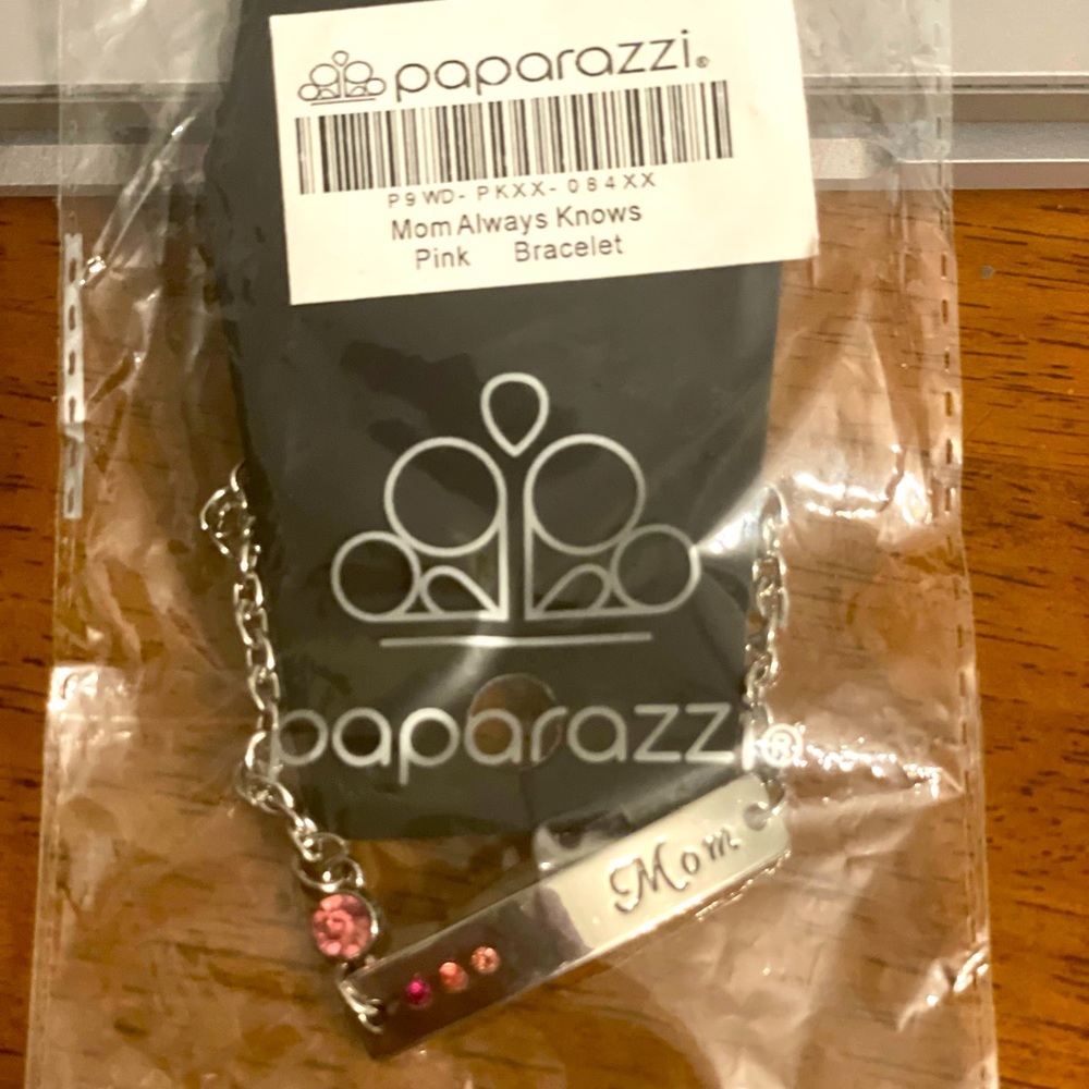 Mom always knows ~ bracelet